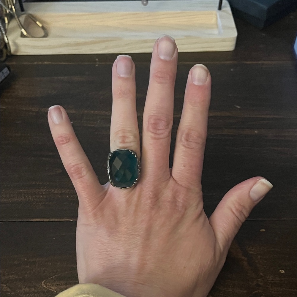 Elegant Green Statement Ring in Silver Tone